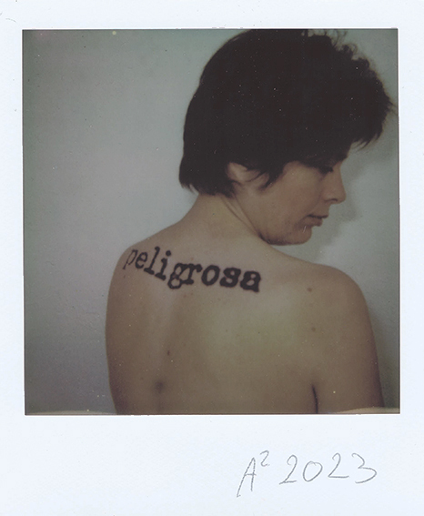 Peligrosa IV (Polaroid)